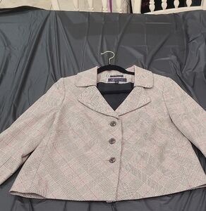Classy Anne Klein Women’s Plaid, Lined Suit Jacket Sz 8. Off Tan, Red & Black